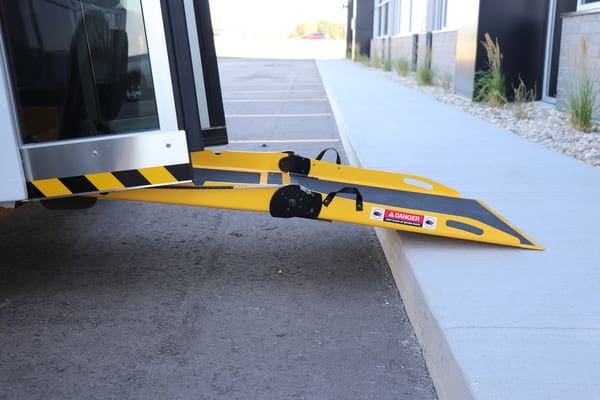 Hydraulic ramp - Easy to line up to the curb for fast passenger loading