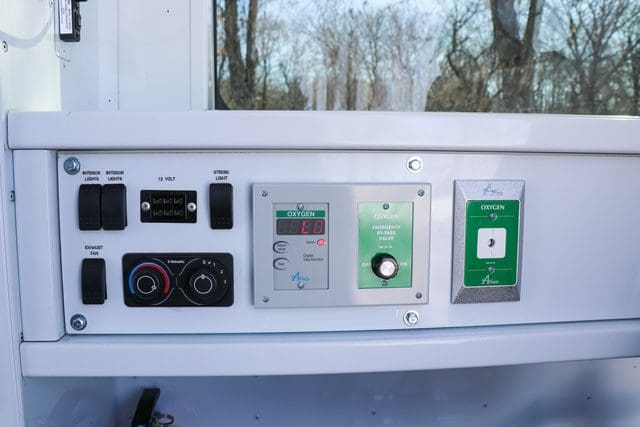 Stretcher technician work station with power controls